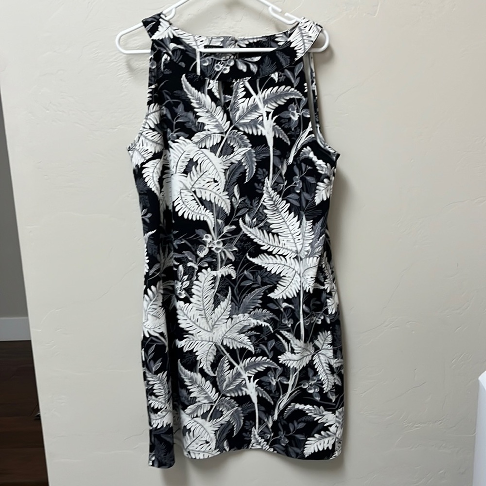 Talbots cotton print dress. X-Large. Black white and grey leaf pattern.